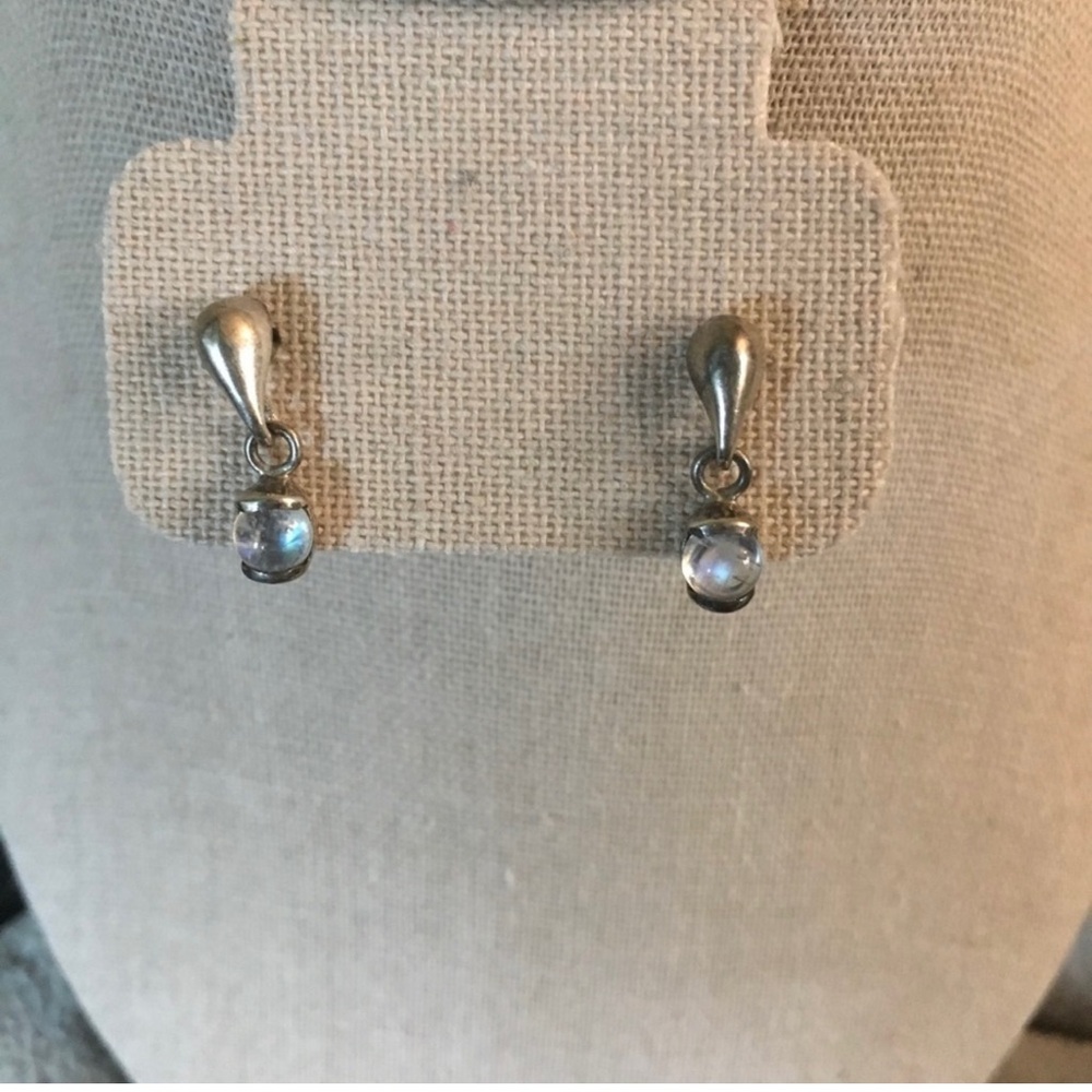 Sterling Silver Earrings with moonstone Stone